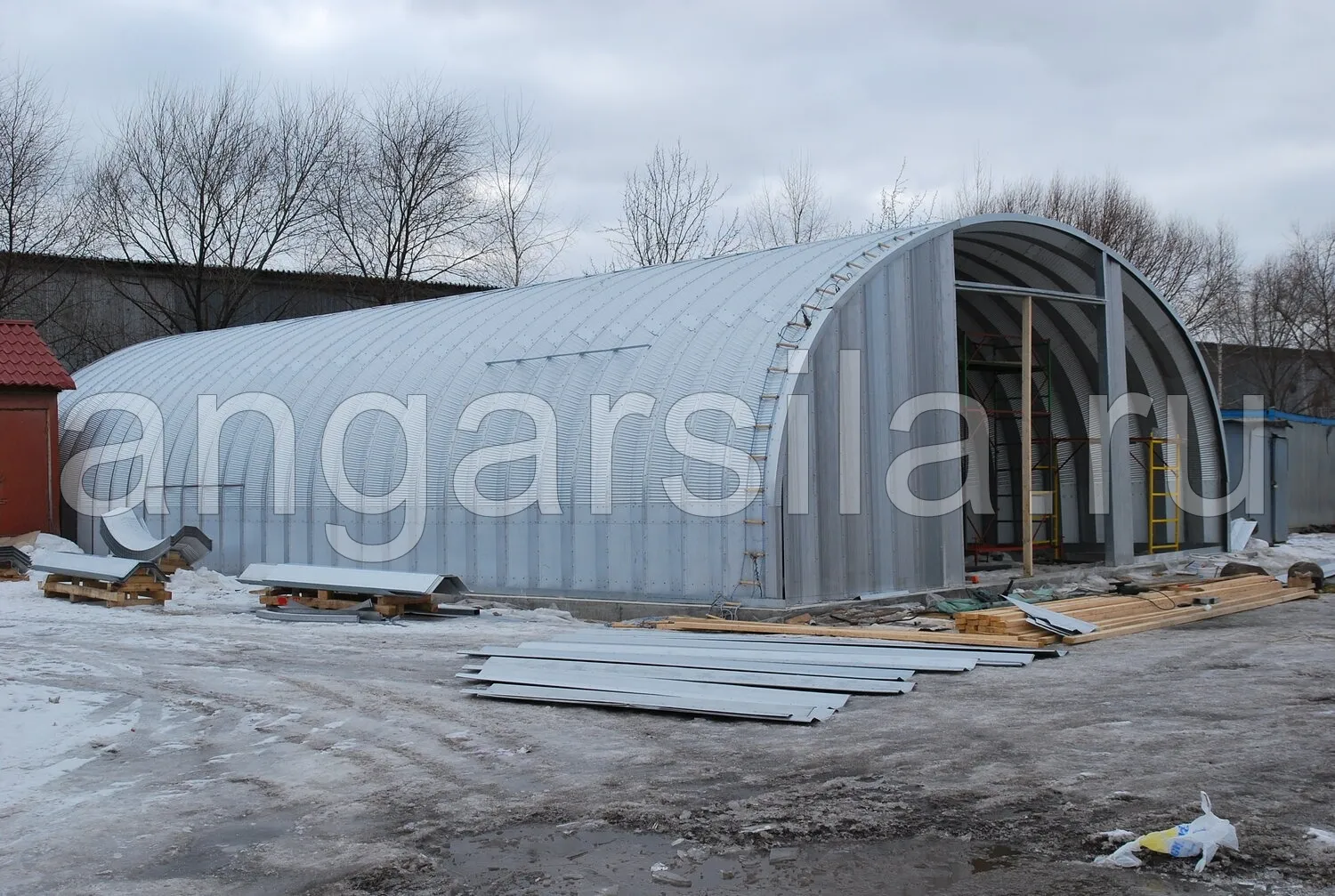 картинка-ссылка на статью: Какой ангар подходит для хранения техники в Радужном?